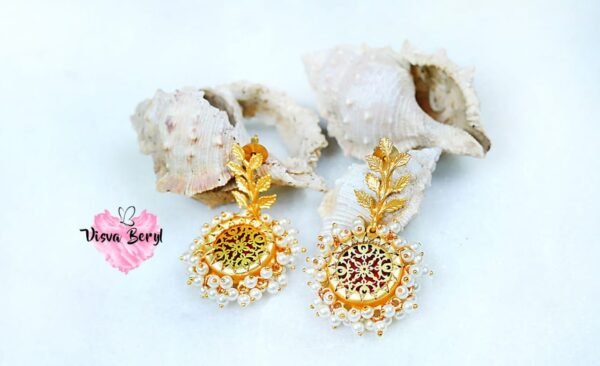 Boonsri leaf pearl earring - Image 2