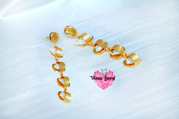 Gold and pearl raw earring