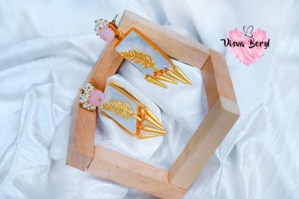 Grape golden wings earring - Image 2