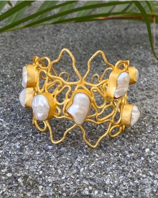 Bracelet golden pearls