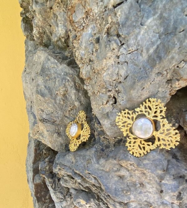 Golden flower earrings